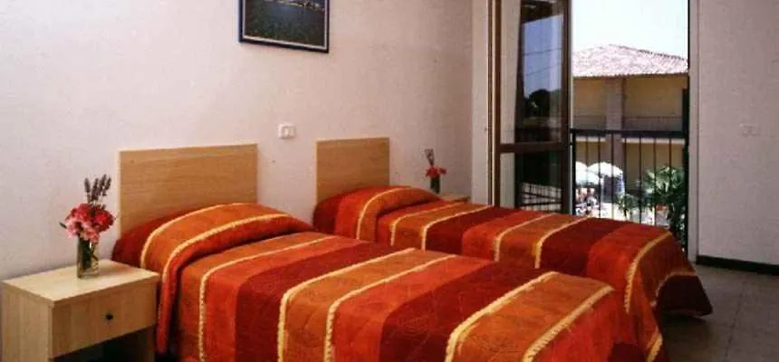 Apartments In Peschiera Del Garda 22100 0*,