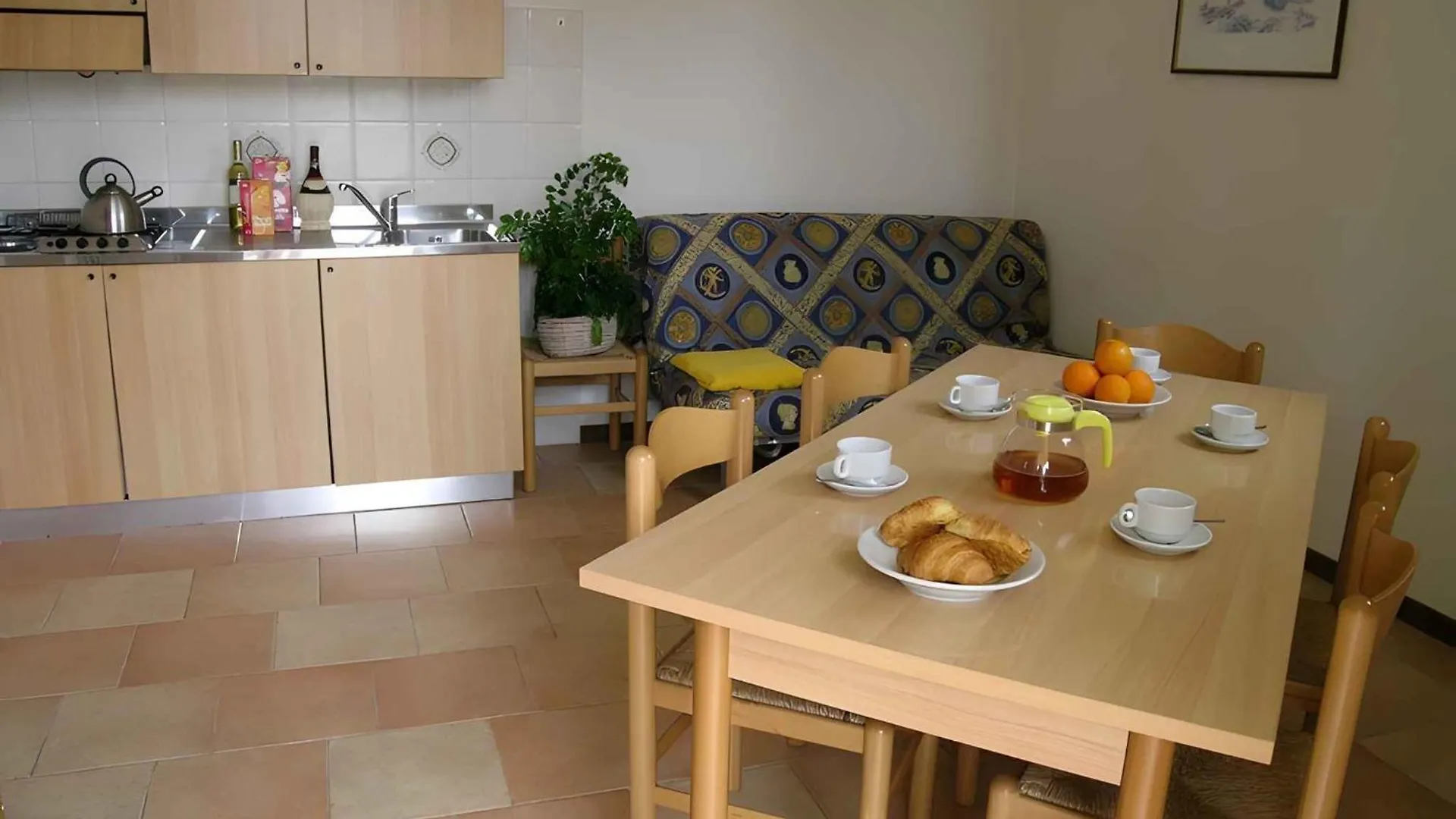 Apartments In Peschiera Del Garda 22100 Italy