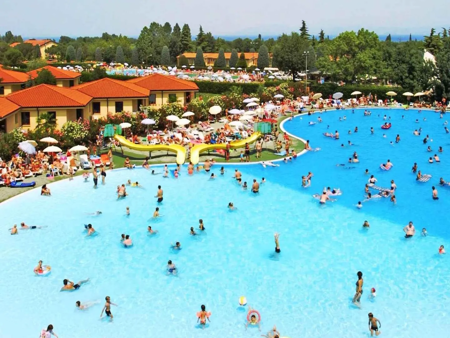 Apartments In Peschiera Del Garda 22100